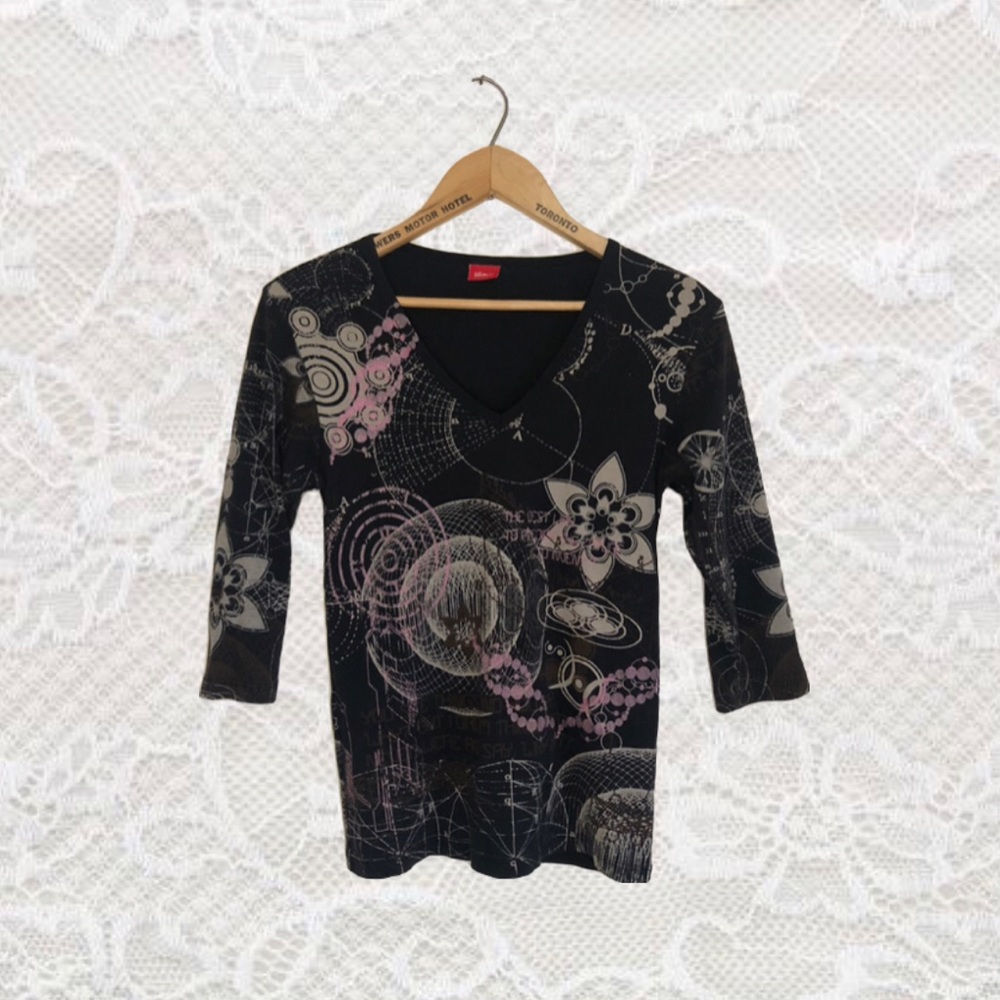 Y2K 3/4 Length V-Neck Top